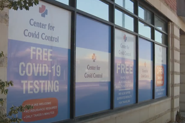 El escaparate del Centro para el Control de Covid en Rolling Meadows, Illinois, donde los agentes federales ejecutaron una orden de registro luego de las quejas de los consumidores sobre los servicios ofrecidos.
