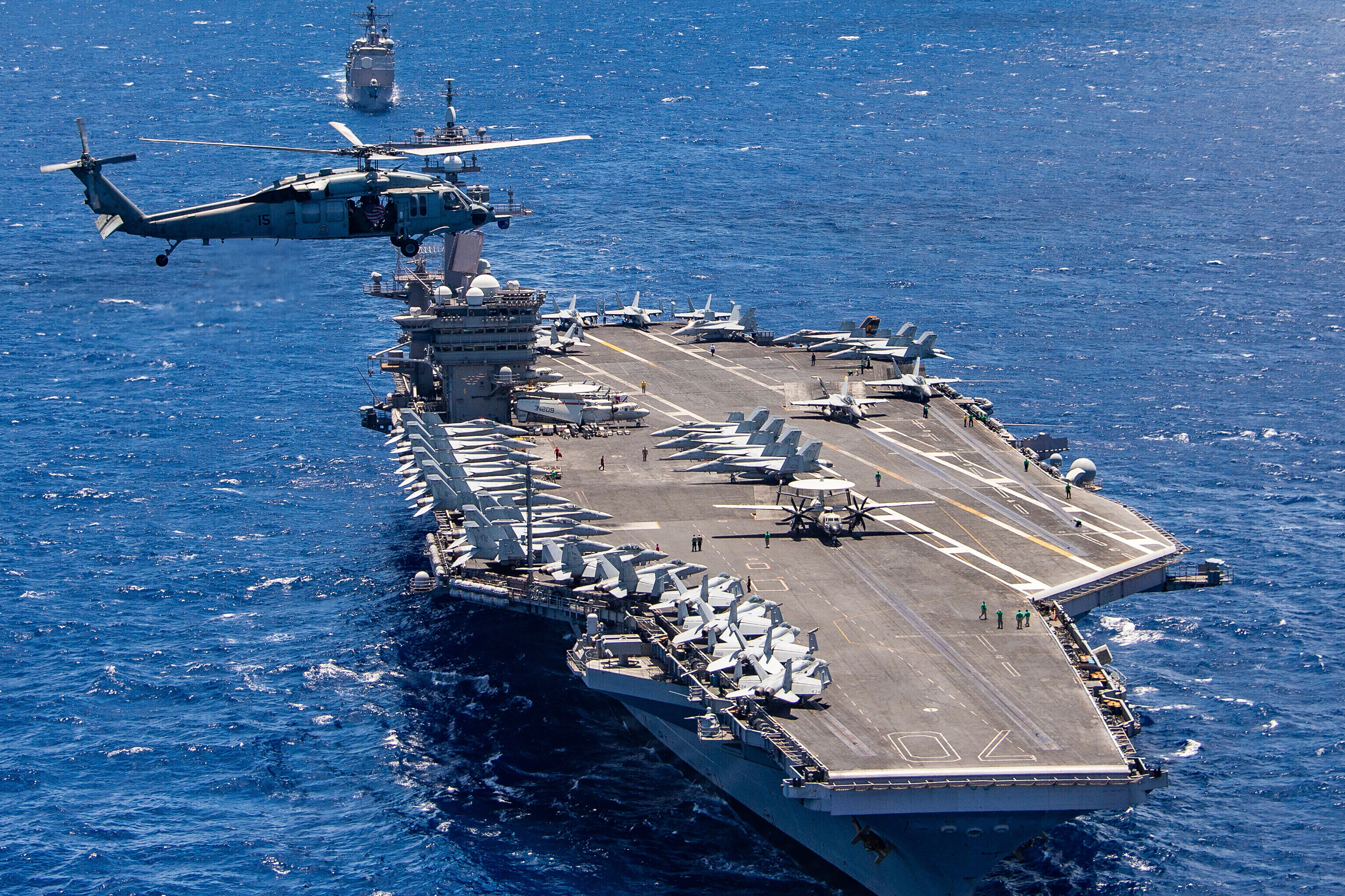 The F-35C warplane was trying to land on the deck of the aircraft carrier USS Carl Vinson