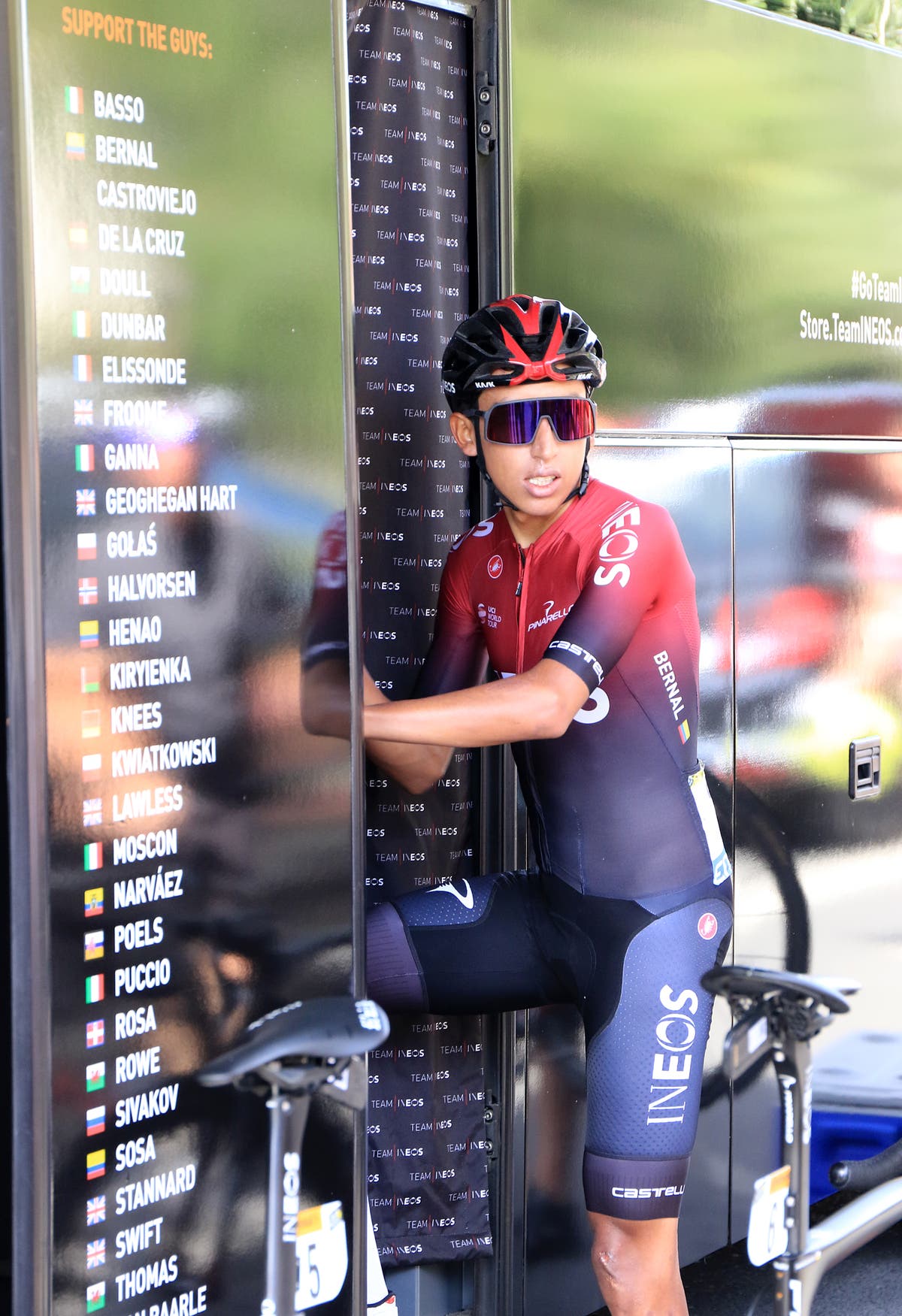 Egan Bernal remains in intensive care after two ‘successful surgeries’ Egan Bernal remains in intensive care after two ‘successful surgeries’