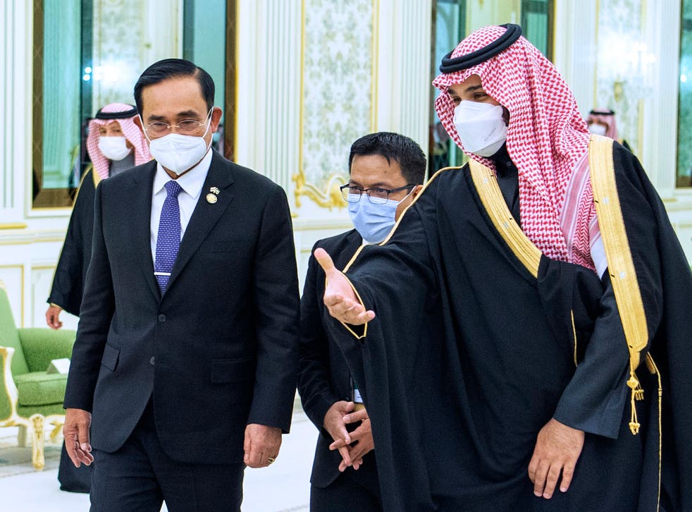 <p>Saudi crown prince Mohammed bin Salman, right, welcomes Thai prime minister Prayuth Chan-ocha, at the royal palace in Riyadh</p>