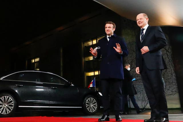 <p>German chancellor Olaf Scholz (R) welcomes French president Emmanuel Macron (L) ahead of their meeting at the Federal Chancellery in Berlin, Germany</p>