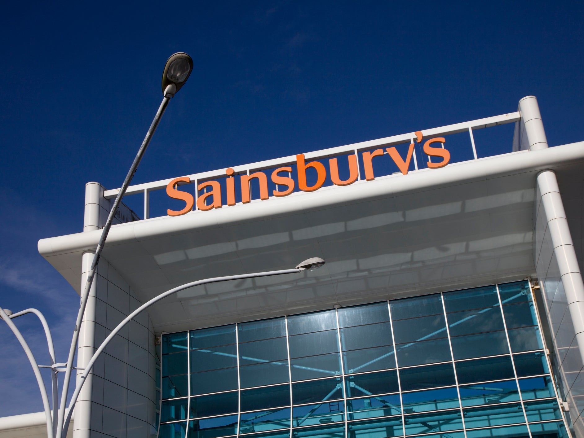 Sainsbury’s asks customers to continue wearing face masks