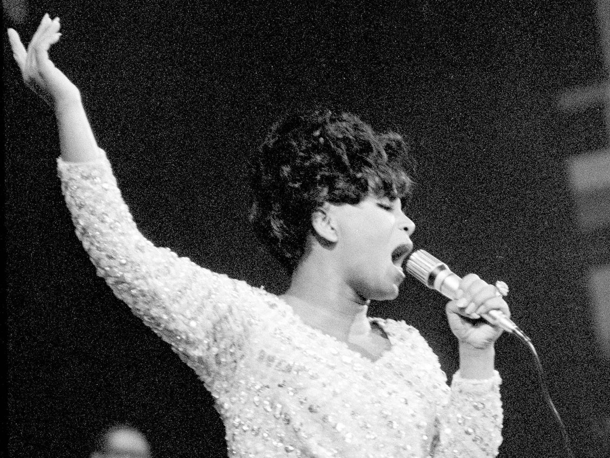 Elza Soares: Samba star who became Brazil's grand dame of song | The  Independent