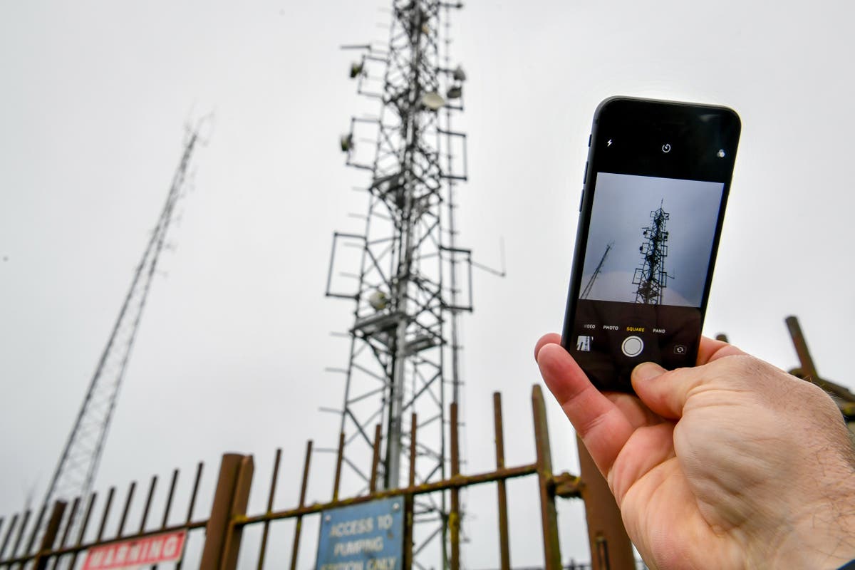 Thousands of small landowners to see huge rent cuts from hosting phone masts