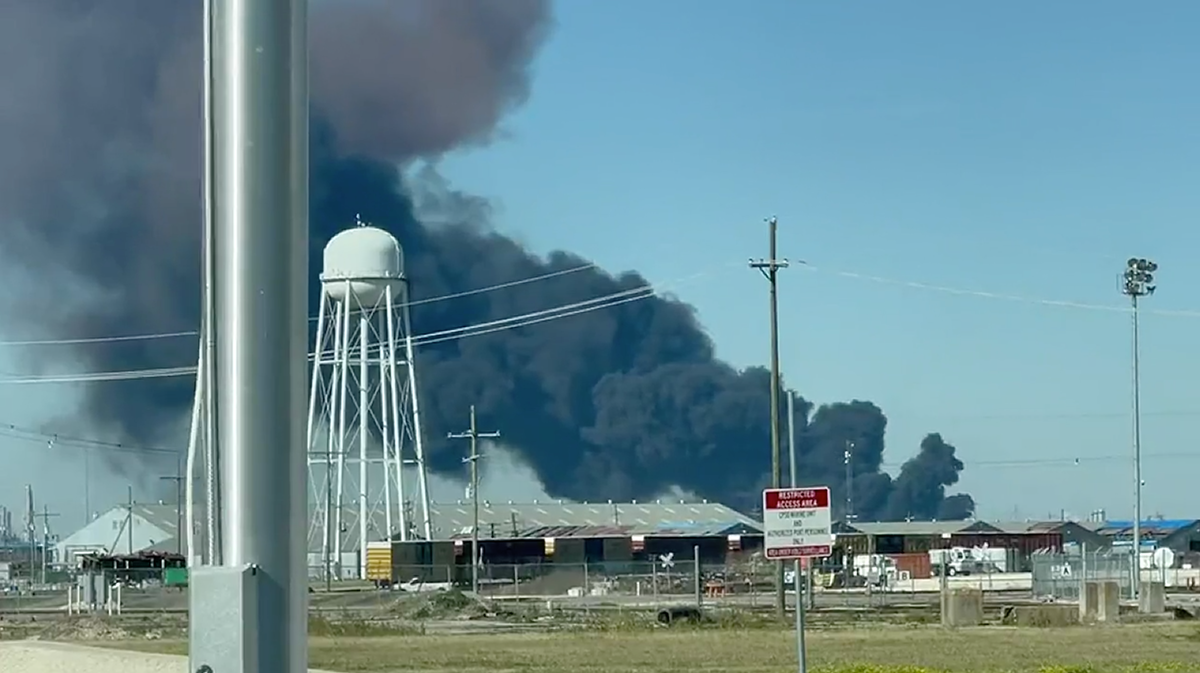 Louisiana explosion: Three injured after chemical tank explodes into massive mushroom cloud