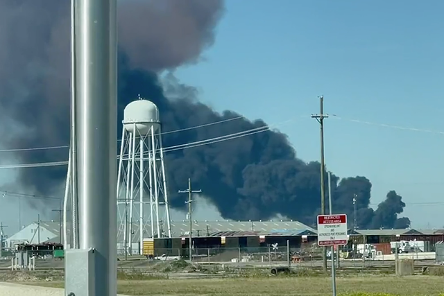 Una enorme explosión sacudió una fábrica de Westlake Chemical en Westlake, Louisiana