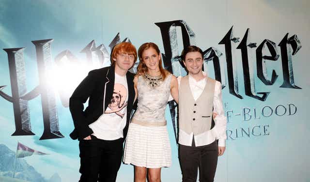 <p>Rupert Grint, Emma Watson y Daniel Radcliffe protagonizan Harry Potter (Ian West/PA)</p>