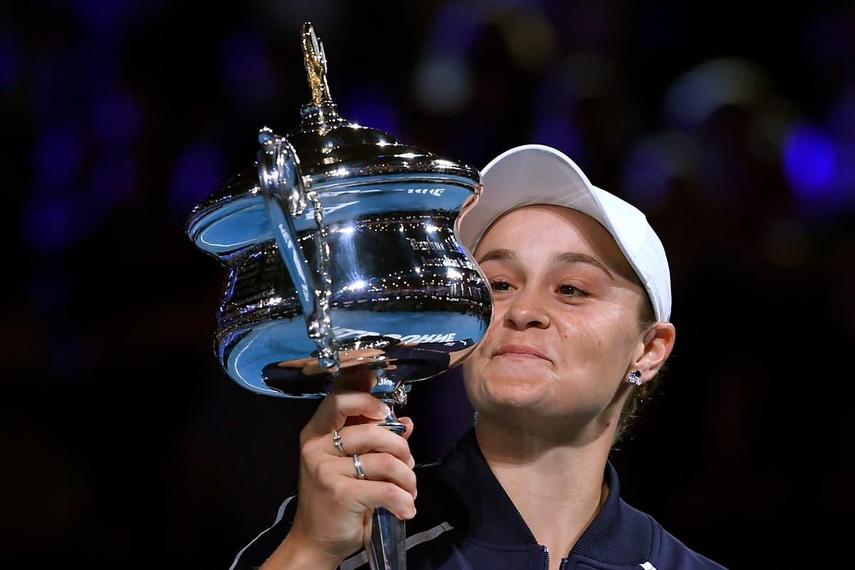 Австралия опен мужчины. Эшли Барти выиграла Australian open. Эшли Барти Австралия опен. Кубок австралиан опен. Эшли Барти 2022.