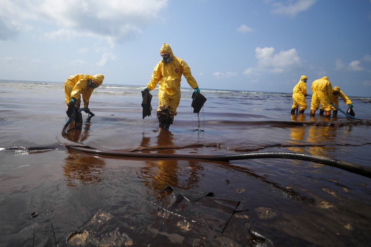 Нефть в море. Разлив нефти. Экологическая катастрофа. Нефть в море катастрофа. Утечка нефти.