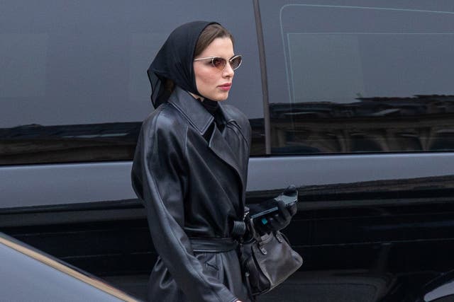<p>Julia Fox wears black headscarf in Paris, January 25</p>