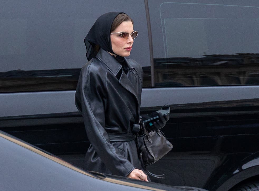 <p>Julia Fox wears black headscarf in Paris, January 25</p>