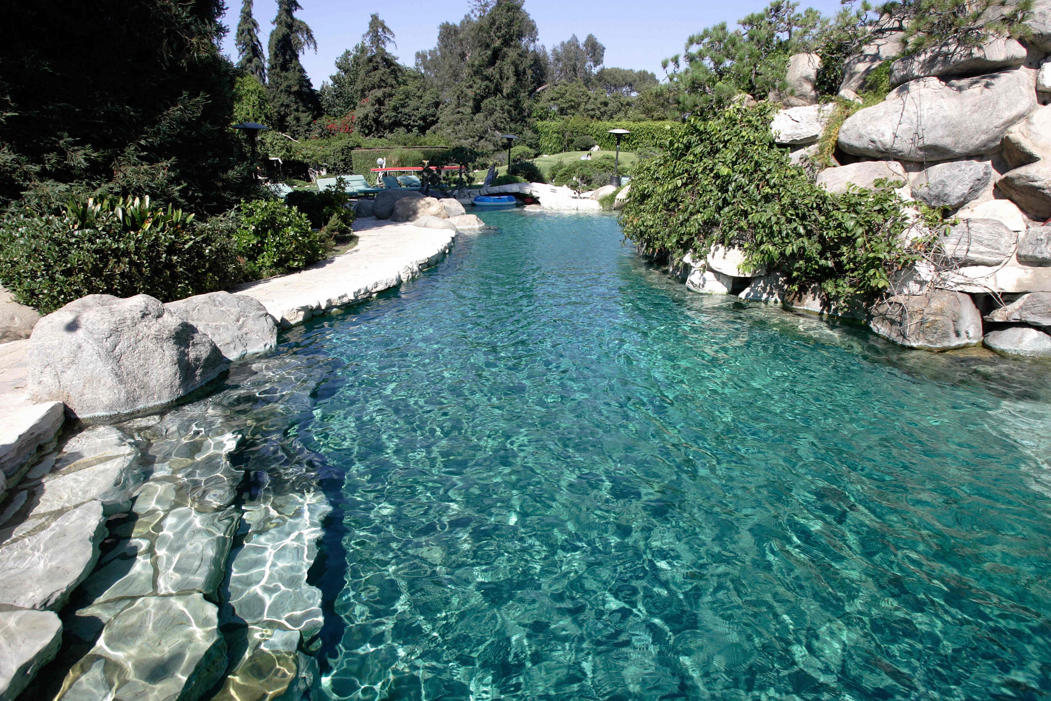 The swimming pool of the Playboy mansion in 2006