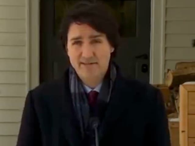 <p>Justin Trudeau habla con los medios el 31 de enero de 2022</p>