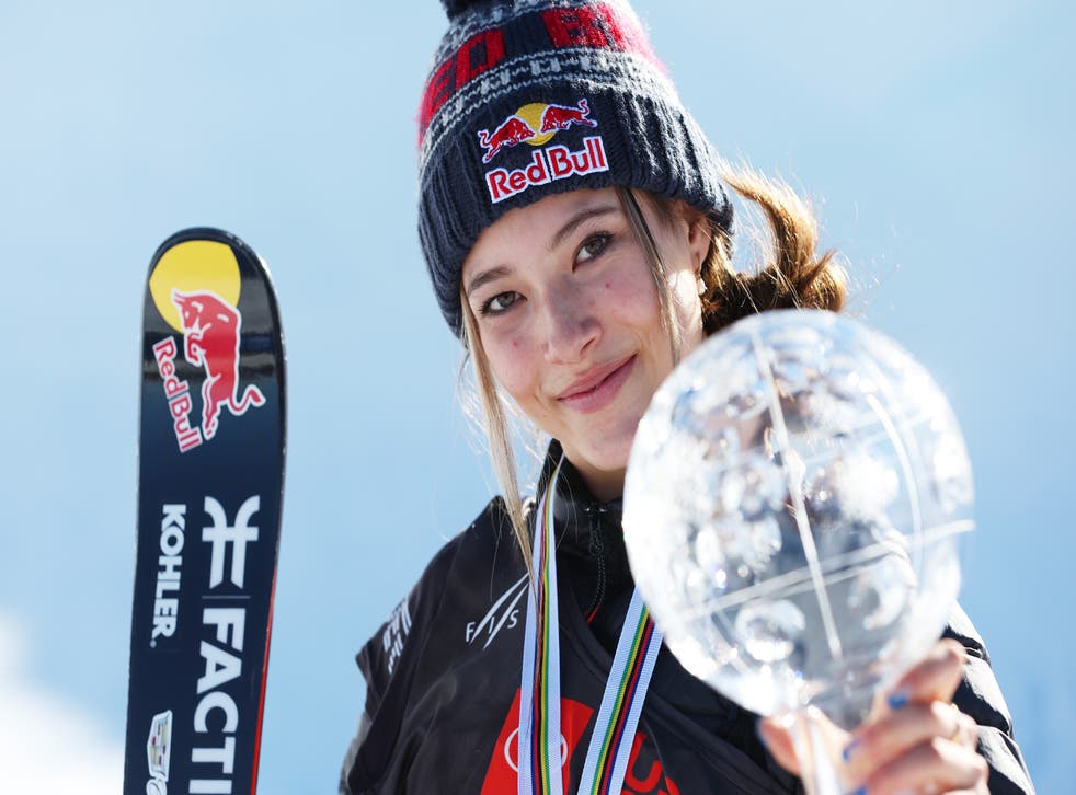 <p>Ailing Eileen Gu of Team China poses for a photo with the trophy after placing first in the Women's Freeski Halfpipe competition at the Toyota US Grand Prix at Mammoth Mountain on January 08, 2022 in Mammoth, California. </p>