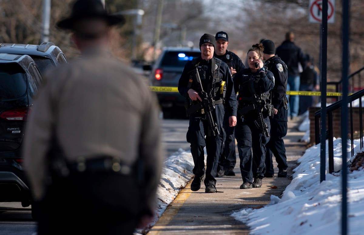 2 Virginia college officers shot; suspect in custody