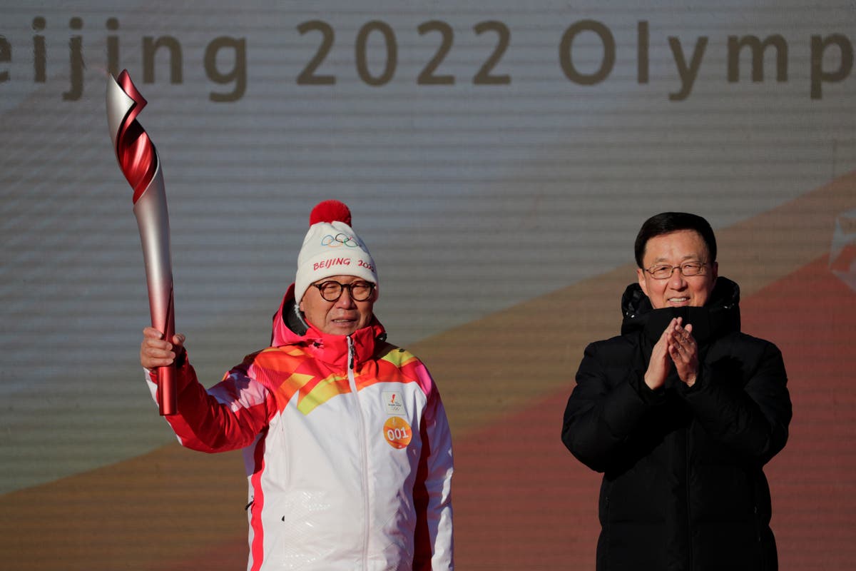 Зажги олимпиаду. Олимпийский огонь в Пекине 2022. Олимпийский факел Пекин 2022. Открытие олимпиады в Пекине 2022 факел. Зимняя олимпиада в Китае 2022.