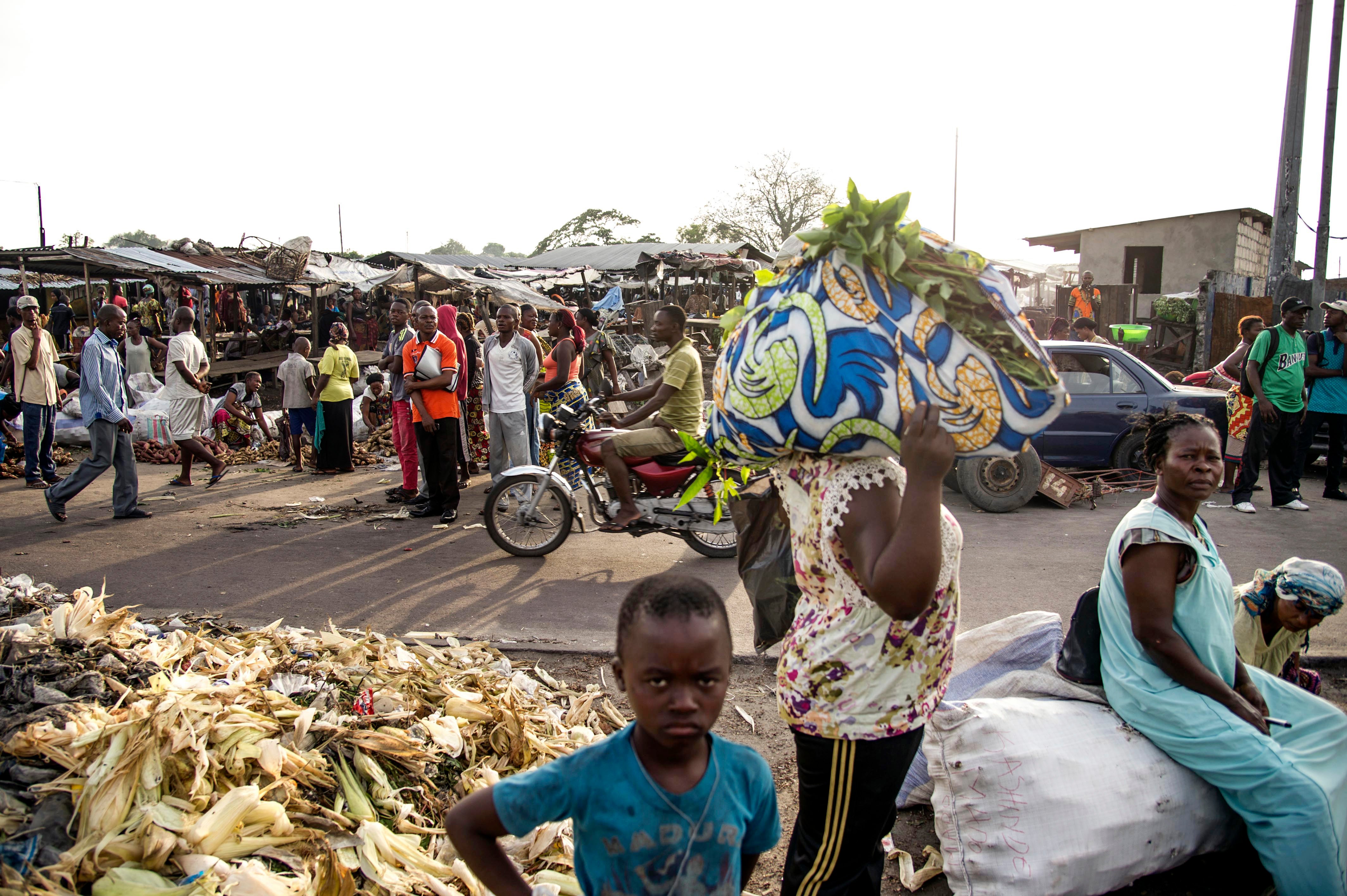 File photo: People stand at the market in Kinshasa, Democratic Republic of Congo, 3 April 2017