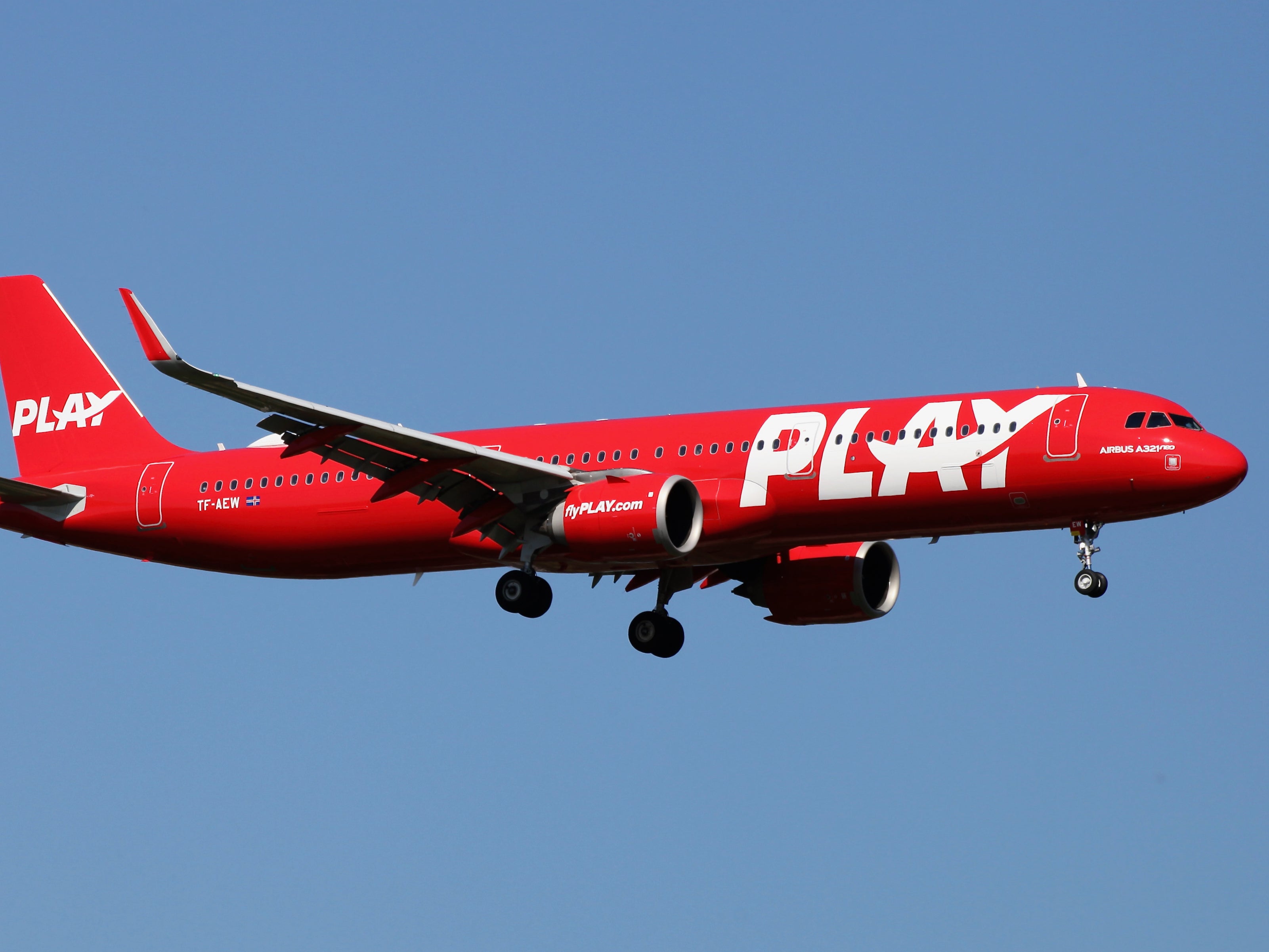 <p>Play is launching cheap Transatlantic flights</p>
