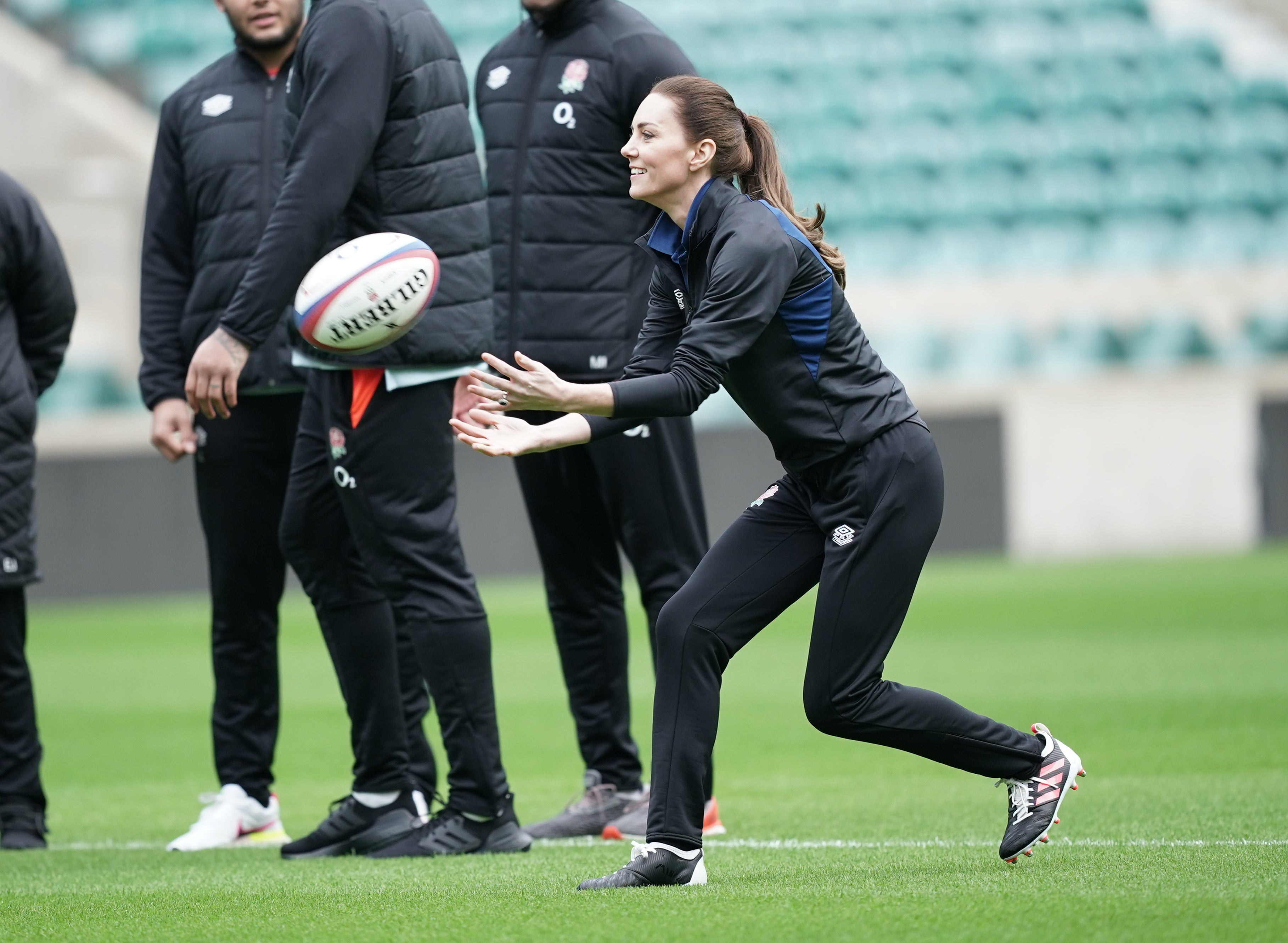 Kate lifted in England lineout as she reveals Louis is…