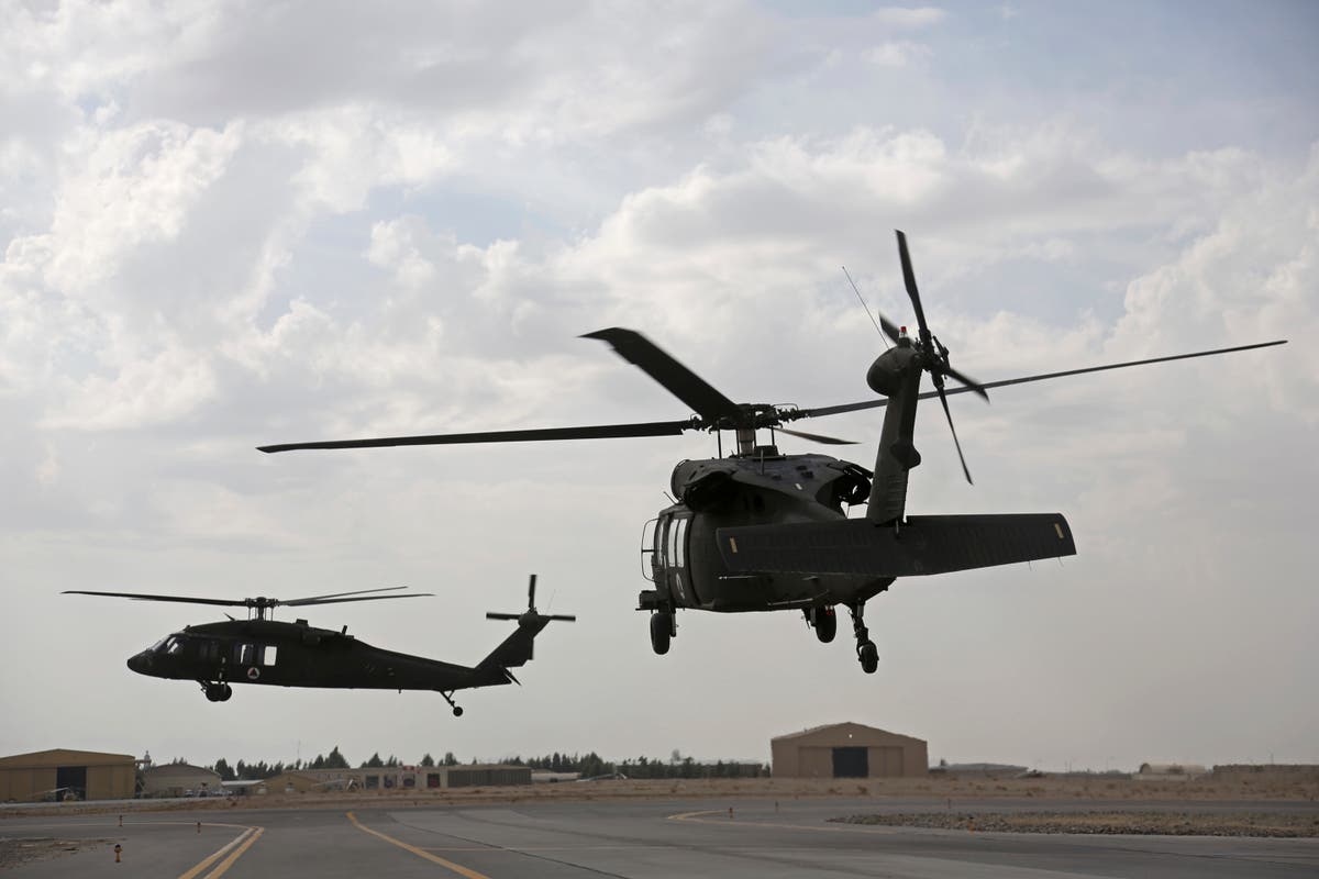 САД испоручује војне хеликоптере Хрватској, Русија снабдева Србе оружјем