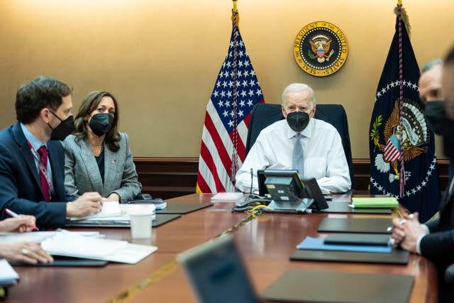 <p>El presidente Joe Biden y la vicepresidenta Kamala Harris observan la redada que culminó con la muerte del líder de ISIS </p>