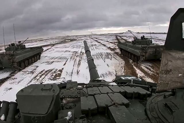 <p>Tanques rusos y bielorrusos circulan durante ejercicios militares conjuntos en el campo de tiro de Brestsky, Bielorrusia</p>