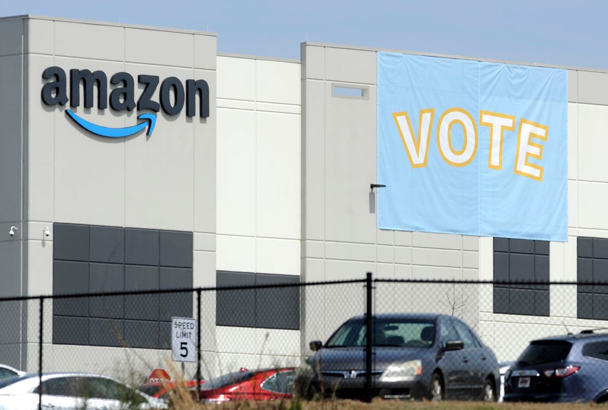 Amazon workers try new tactics to unionize in Alabama