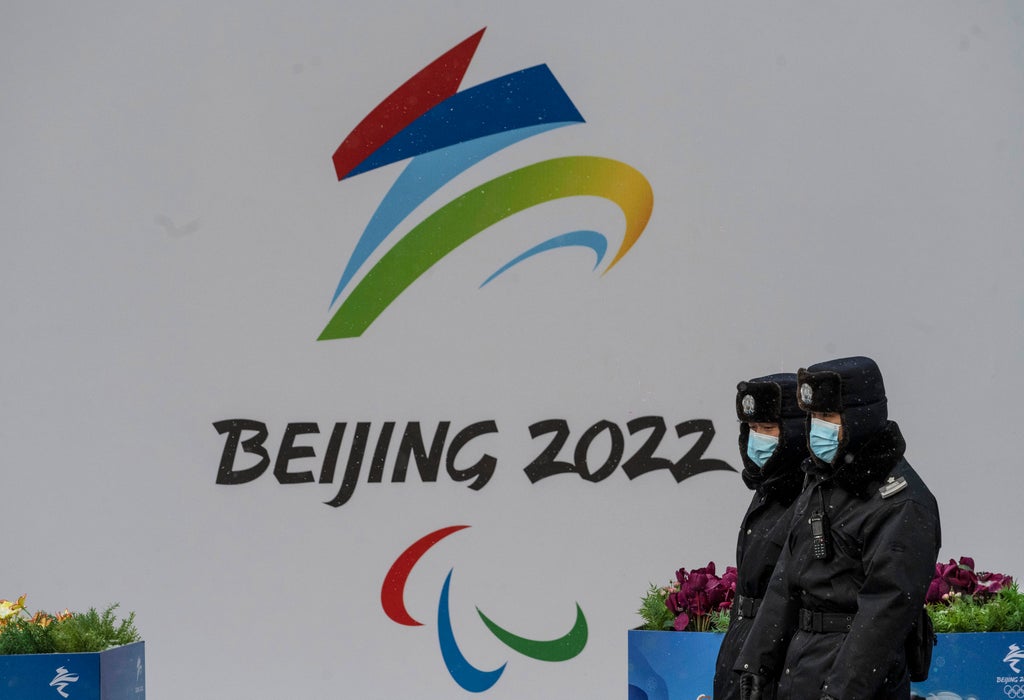 Winter Olympics LIVE: US and Russian ice dancers almost collide as Beijing 2022 gets into full swing thumbnail