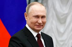 Ukraine news – live: Macron flies to Moscow for urgent Putin talks as US warns Russia ‘70% ready to invade’