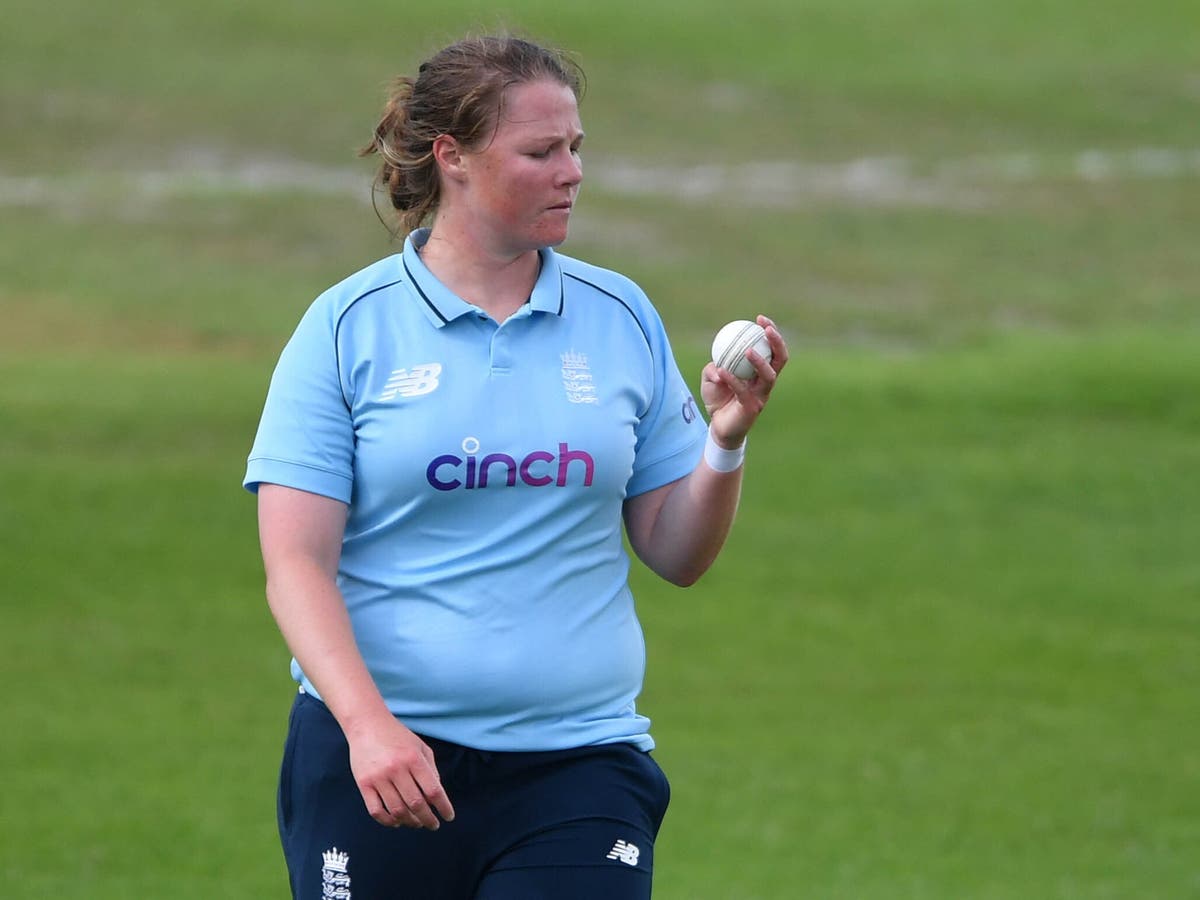 Anya Shrubsole urges England to keep fighting in Women&rsquo;s Ashes