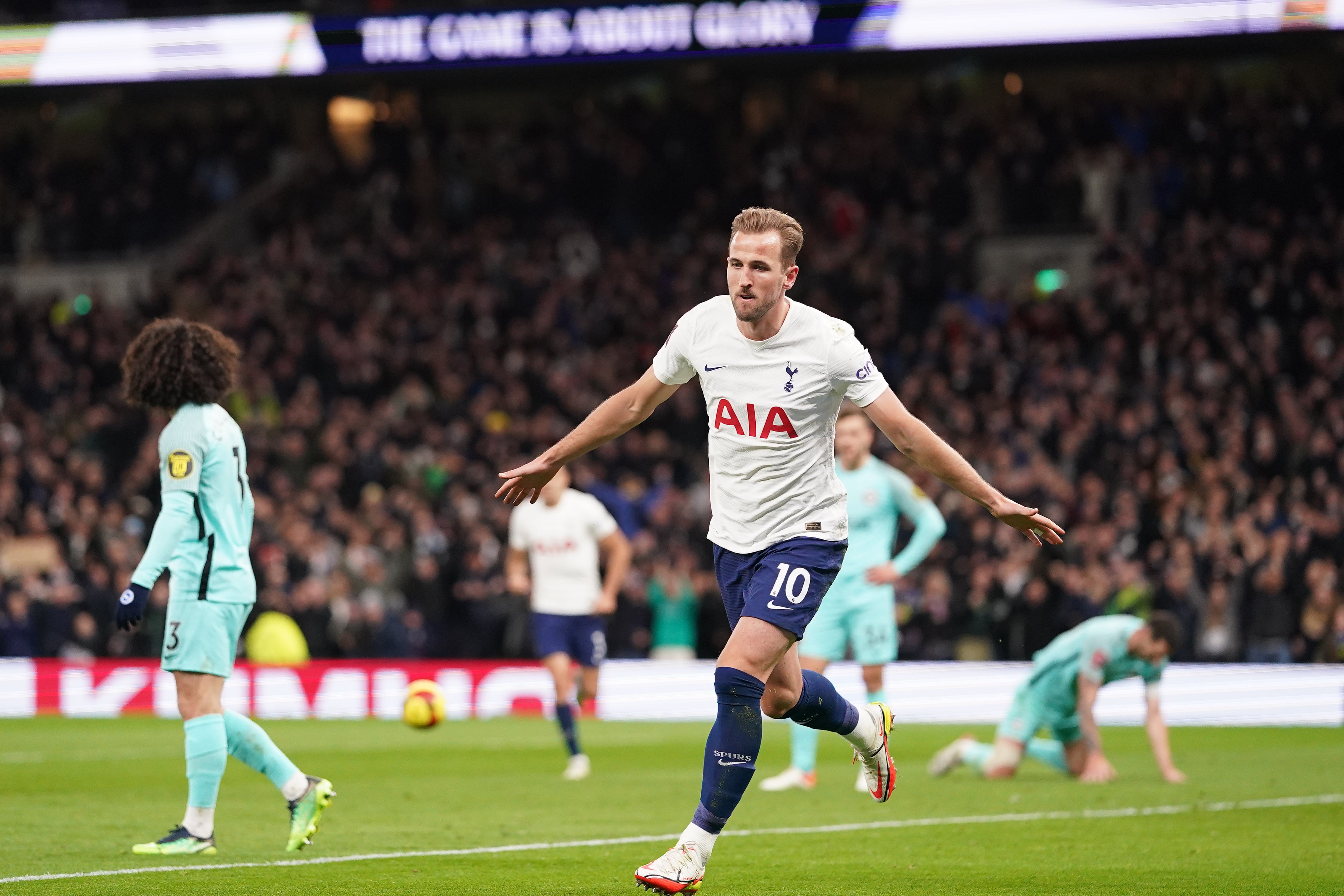 Kane on target as Tottenham down Brighton