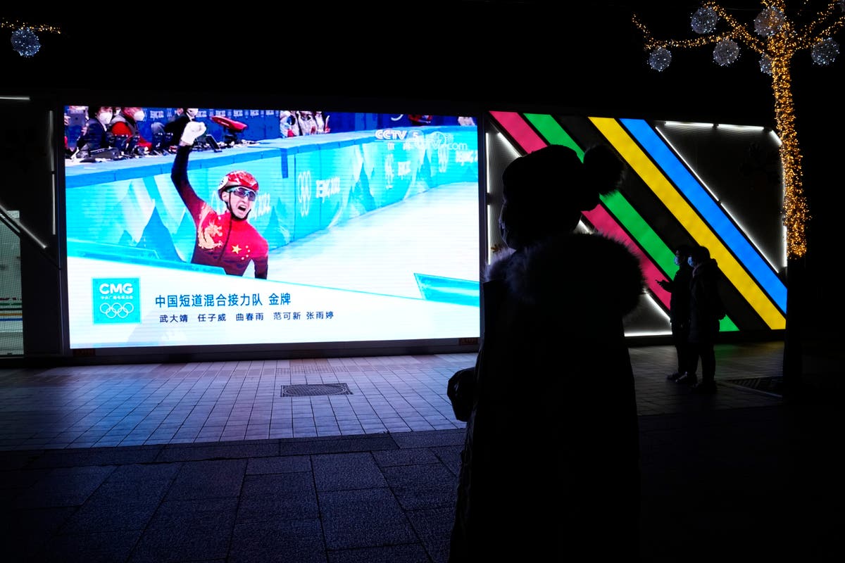 BEIJING SNAPSHOT: Cheering for China on cold, dark night