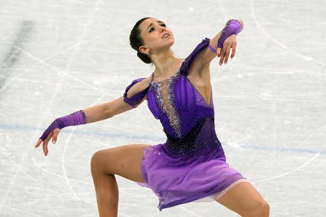 <p>Kamila Valiev brilló por primera vez sobre el hielo el domingo </p>