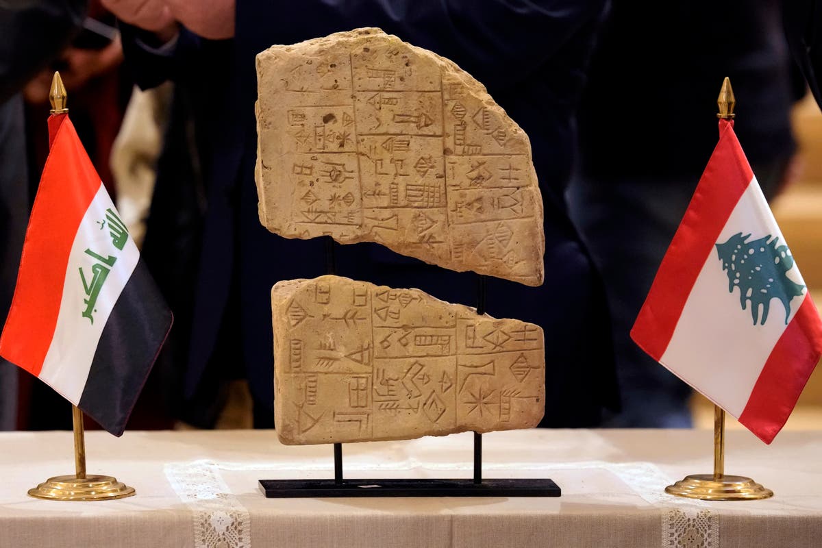 Lebanon returns 337 artifacts of different eras to Iraq