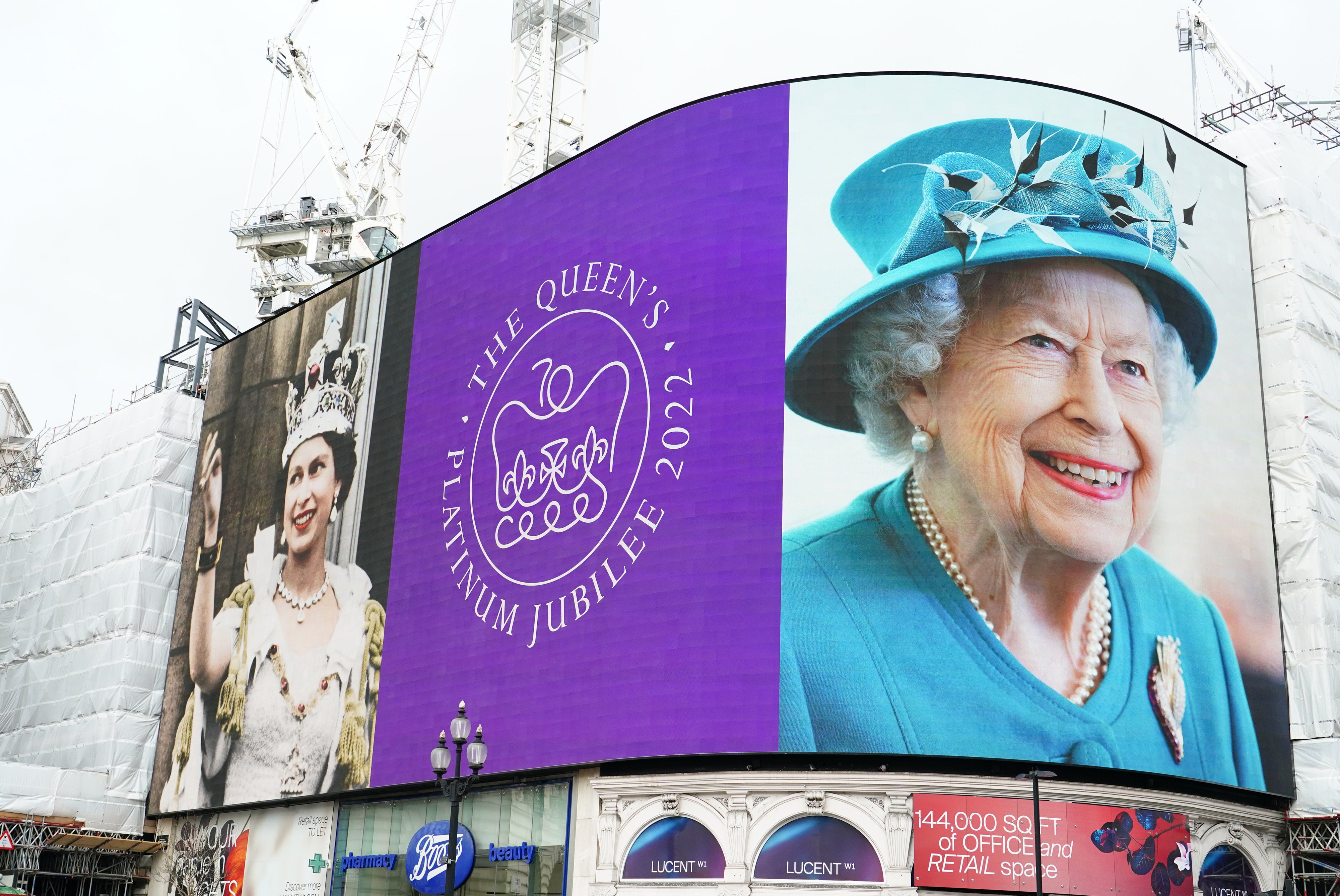 Platinum Jubilee images of the Queen at Piccadilly Circus