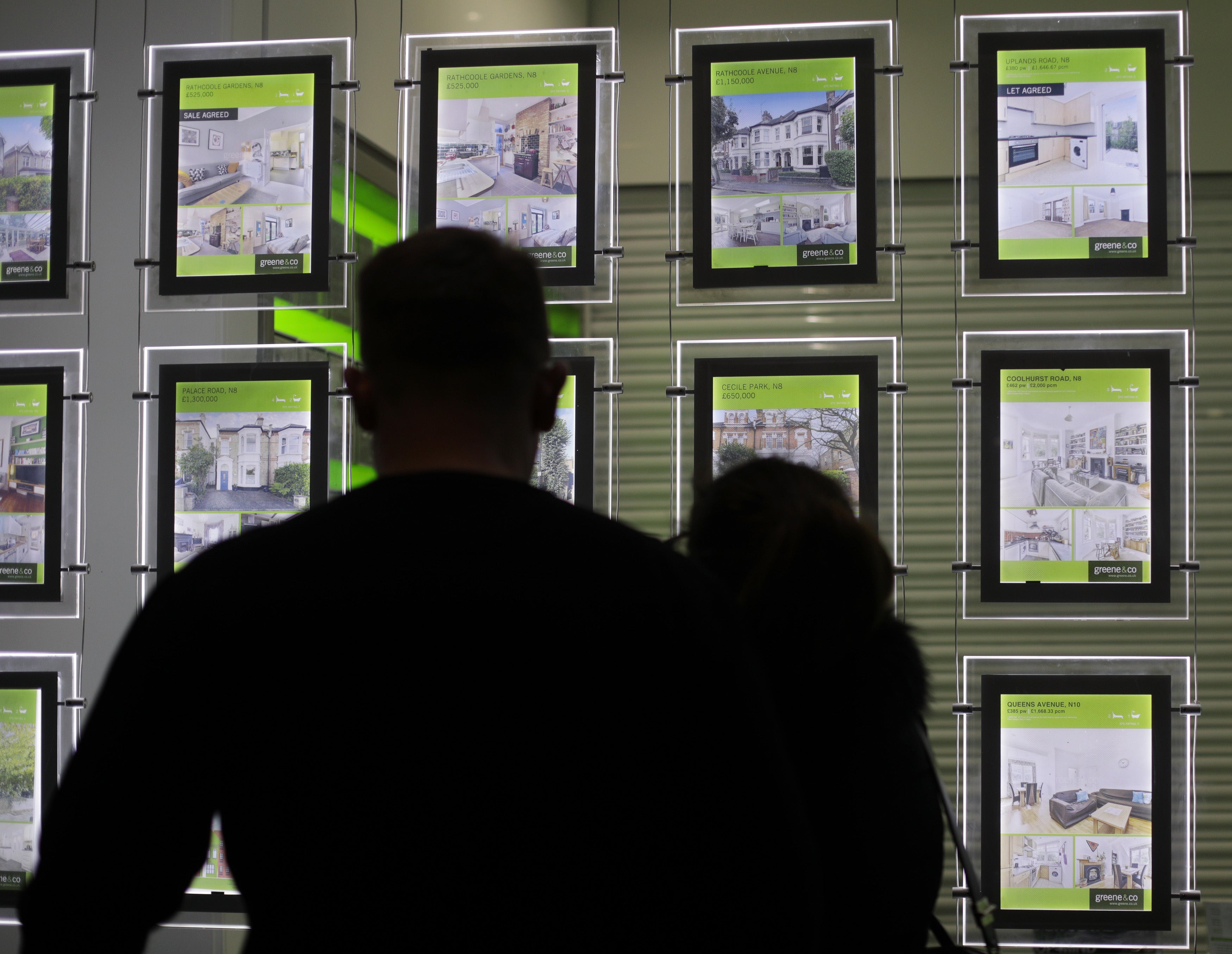 The average UK house price hit a record high of £276,759 at the start of 2022 after increasing by around £24,500 over the past year, according to Halifax (Yui Mok/PA)