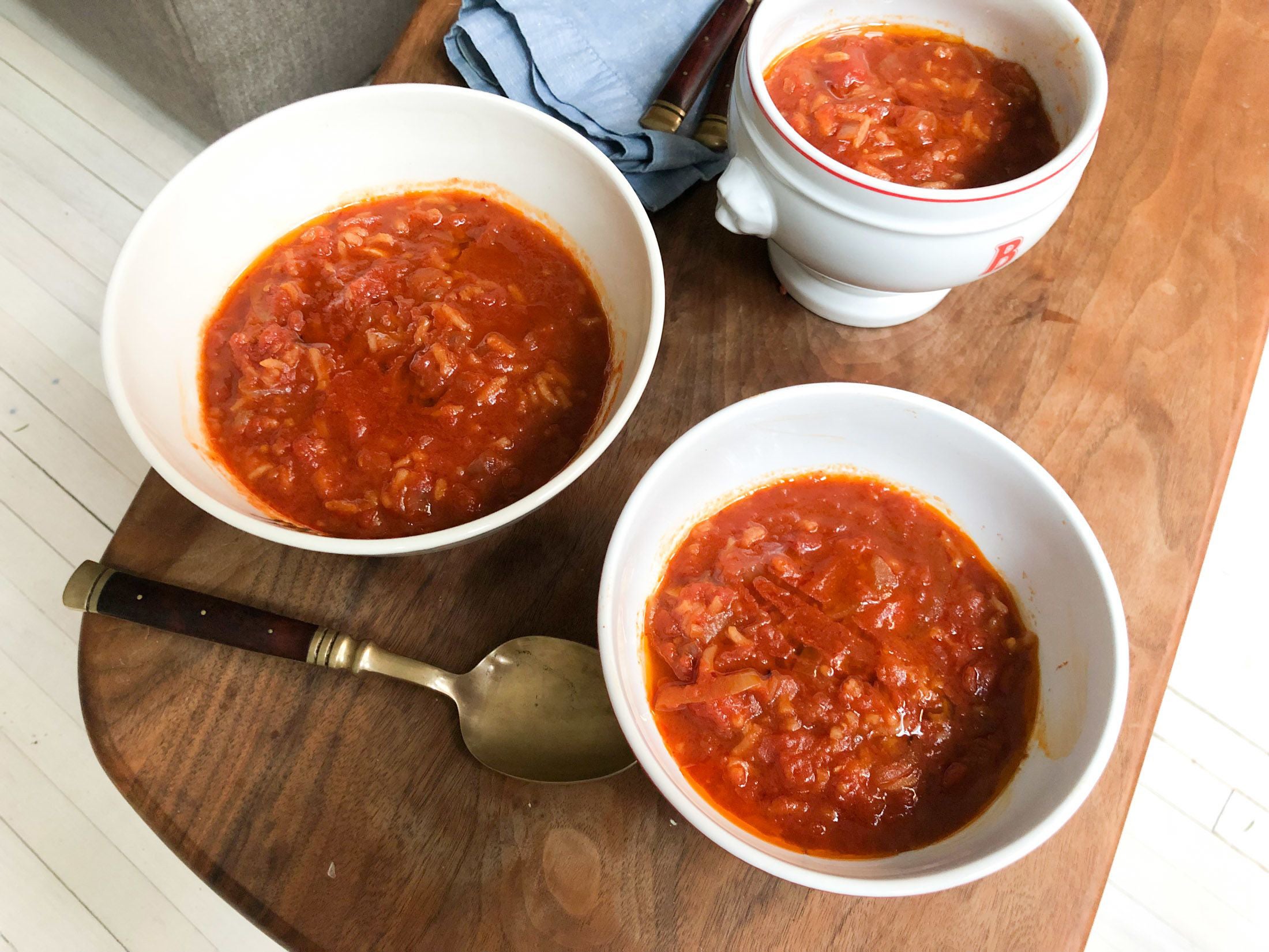 The flavour of this tomato soup with rice is extra rich thanks to caramelised tomato paste
