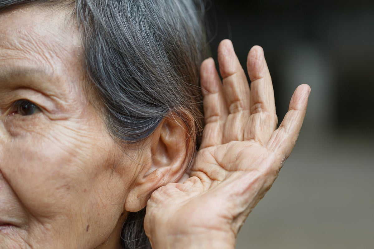 Experts reveal key signs of hearing loss – and how to seek help – UK Times