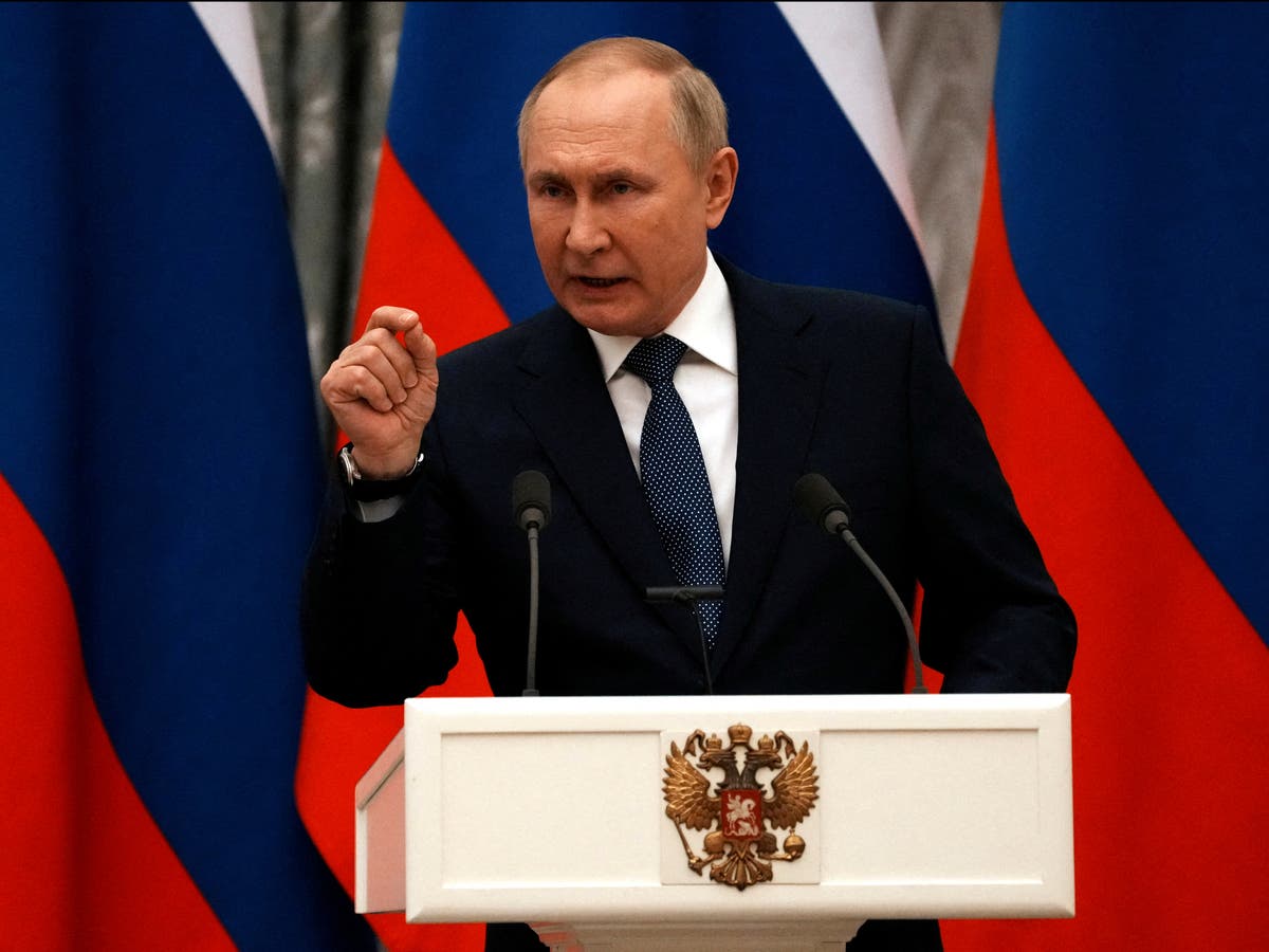 Boris Johnson insists UK will not &lsquo;flinch&rsquo;, as Putin warns Ukraine joining Nato could draw Europe into war