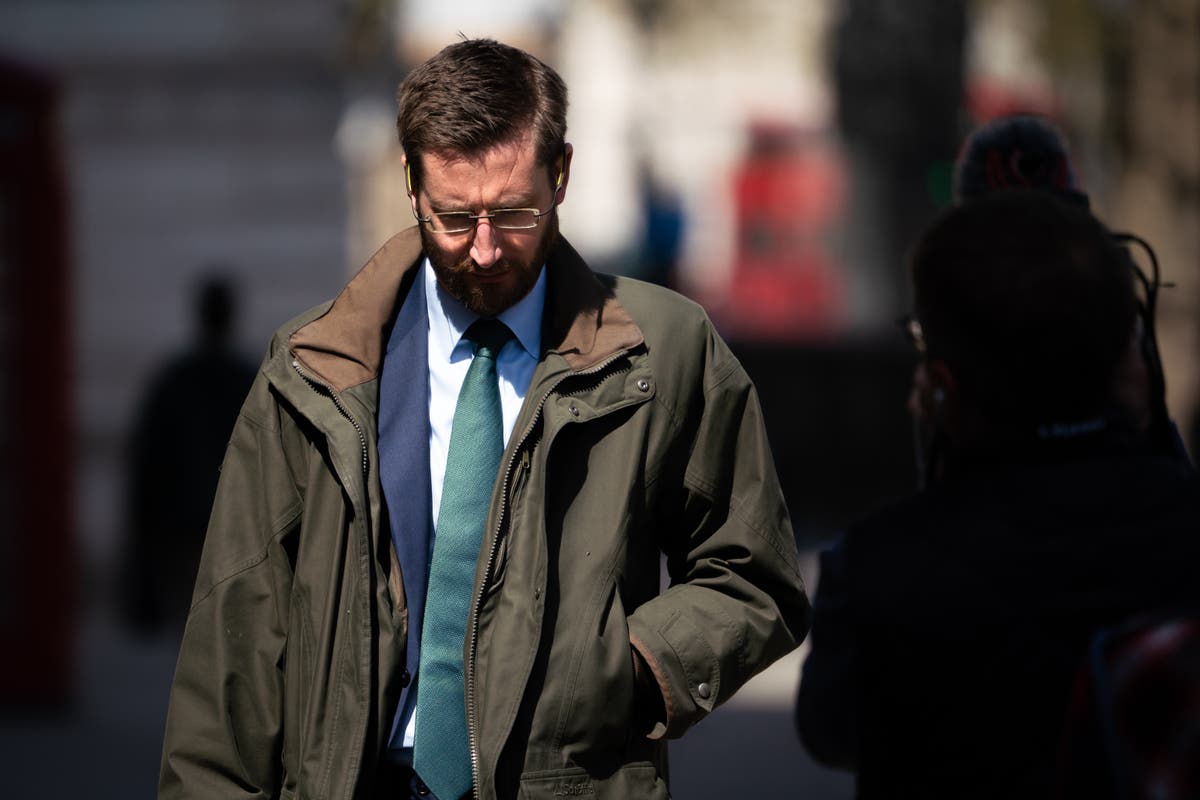 Efforts to move civil servants out of London are &lsquo;going backwards&rsquo; &ndash; report