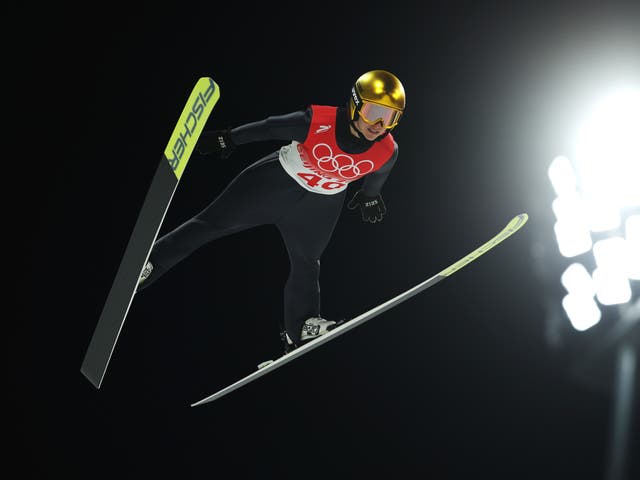 <p>Katharina Althaus del equipo de Alemania salta durante la primera ronda individual femenina en el Centro Nacional de Salto de Esquí el 5 de febrero de 2022 en Zhangjiakou, China</p>