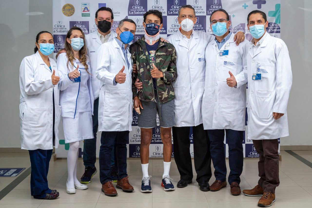Egan Bernal poses with medical staff in Bogota