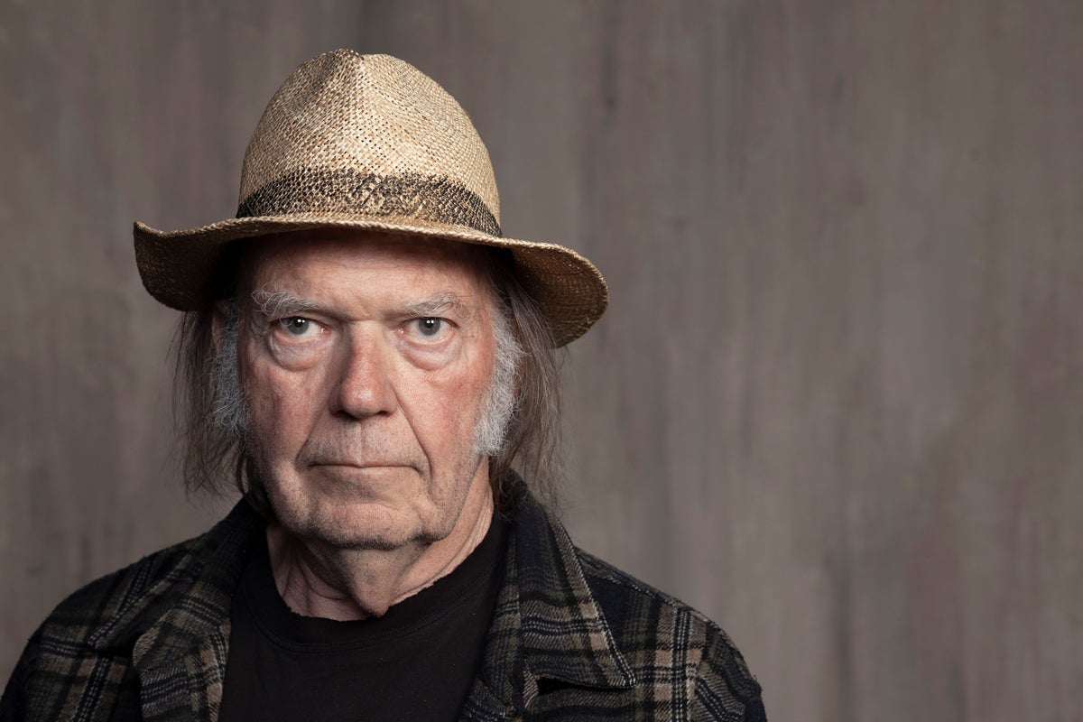 Neil Young tells Spotify workers to 'get out of that place'