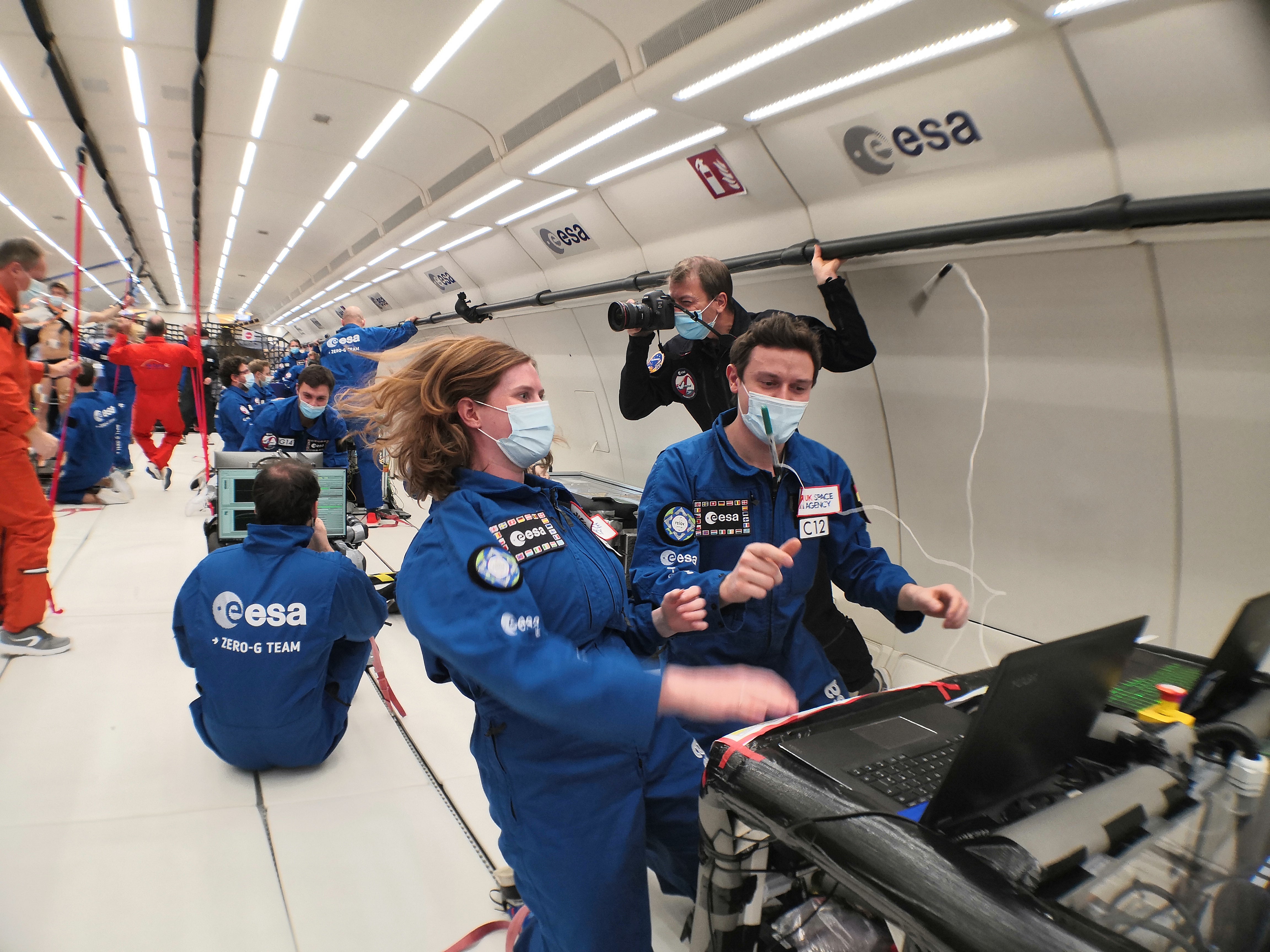 <p>Dr. Beth Lomax and her ESA researach colleagues prepare an experiment for extracting oxygen from lunar soil aboard an aircraft in a steep dive to simulate microgravity conditions. </p>