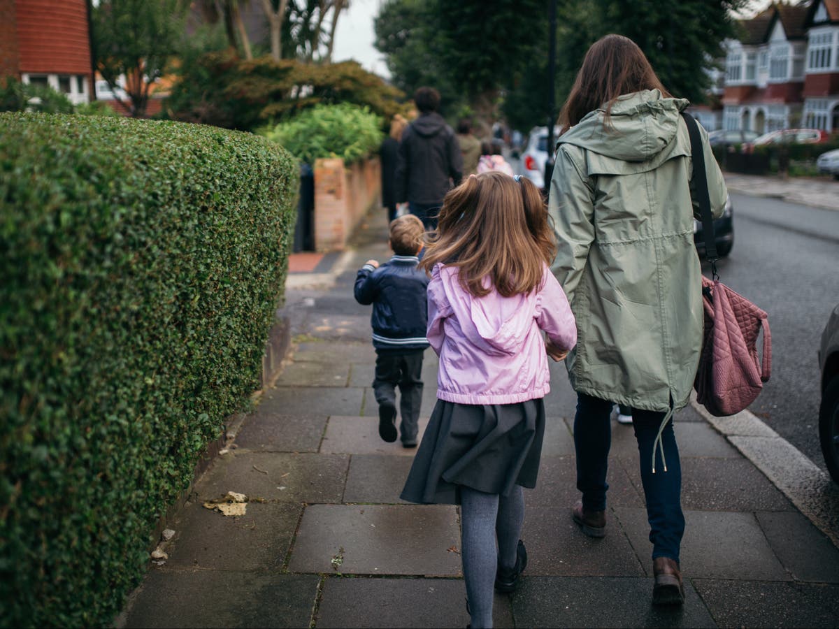 Mom hits back at comments that her outfit is &lsquo;inappropriate&rsquo; for school drop-off