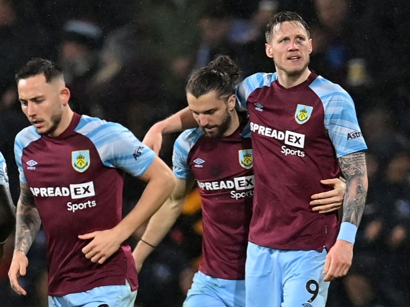 Burnley celebrate Jay Rodriguez’s equaliser against Manchester United