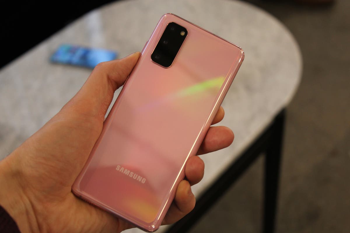 Samsung prepares to unveil new flagship smartphones