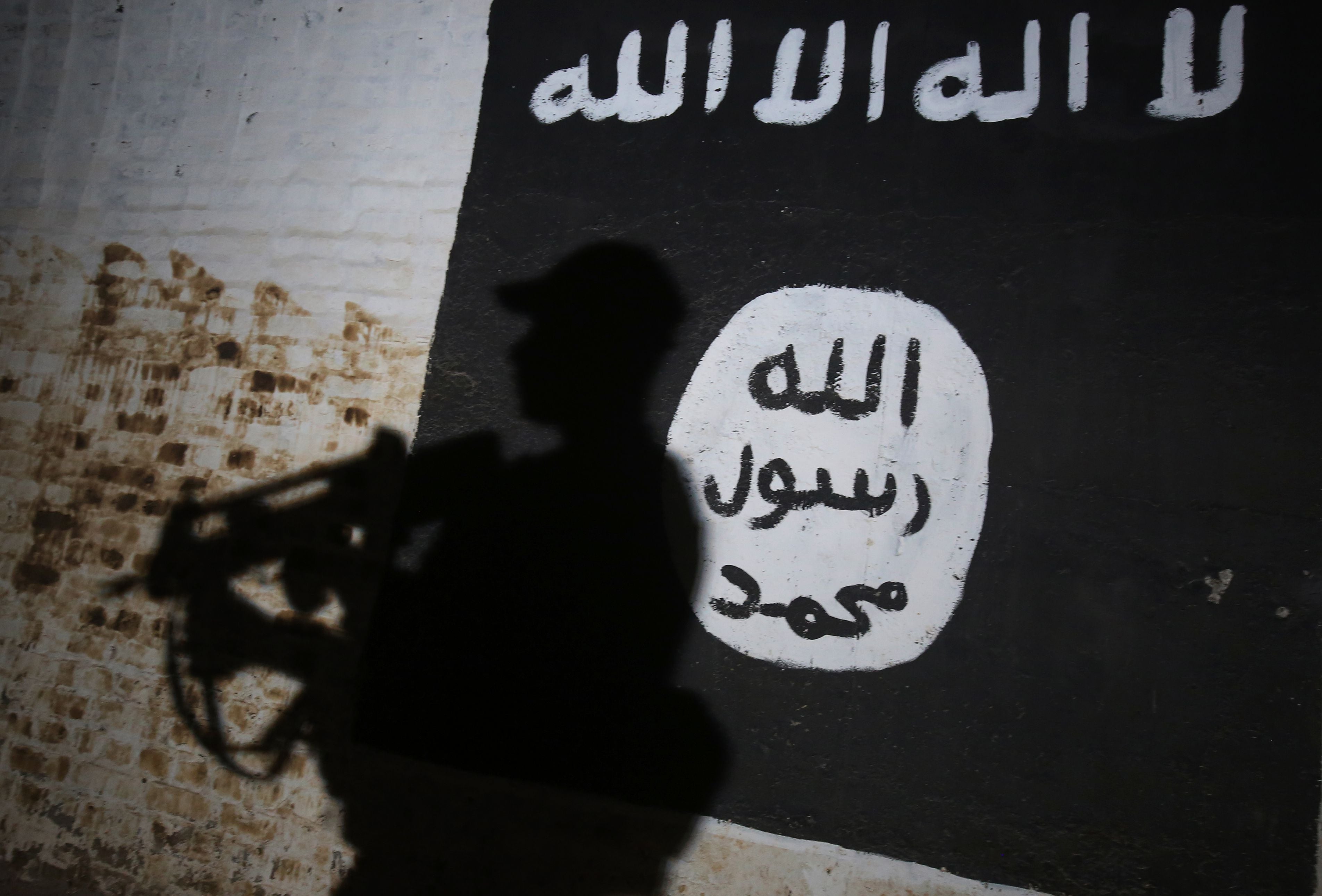 File photo: A mural bearing the logo of the Islamic State (IS) group is displayed in a tunnel that was reportedly used as a training centre by the jihadists in Mosul, Iraq, 1 March 2017