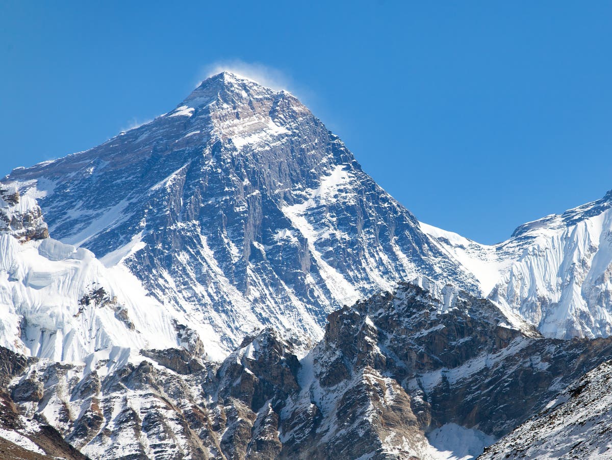 Highest glacier on Mount Everest loses 2,000 years of ice in three