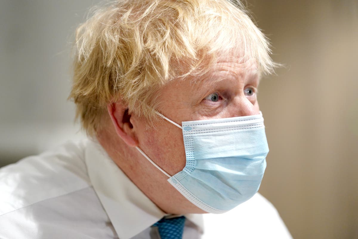 Police reconsider whether to investigate No 10 Xmas quiz after new photo emerges